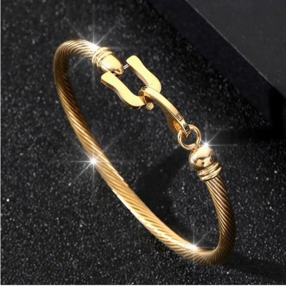 SOLD‼️ NEW Stainless Steel Gold Plated Bracelet